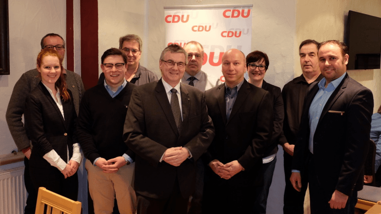 Das Foto zeigt (von links) Katharina Mallmann, Frank Weiland, Harvey Kerschbaumer, Detlef Frickel, Dr. Alexander Saftig, Thomas Henke, Jens Boettiger, Anne Roy, Hermann-Josef Mallmann, Jens Firmenich. Das Foto zeigt (von links) Katharina Mallmann, Frank Weiland, Harvey Kerschbaumer, Detlef Frickel, Dr. Alexander Saftig, Thomas Henke, Jens Boettiger, Anne Roy, Hermann-Josef Mallmann, Jens Firmenich.